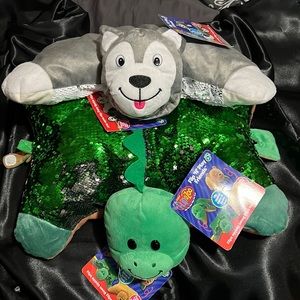 NWT 2 FlipaZoo pillows